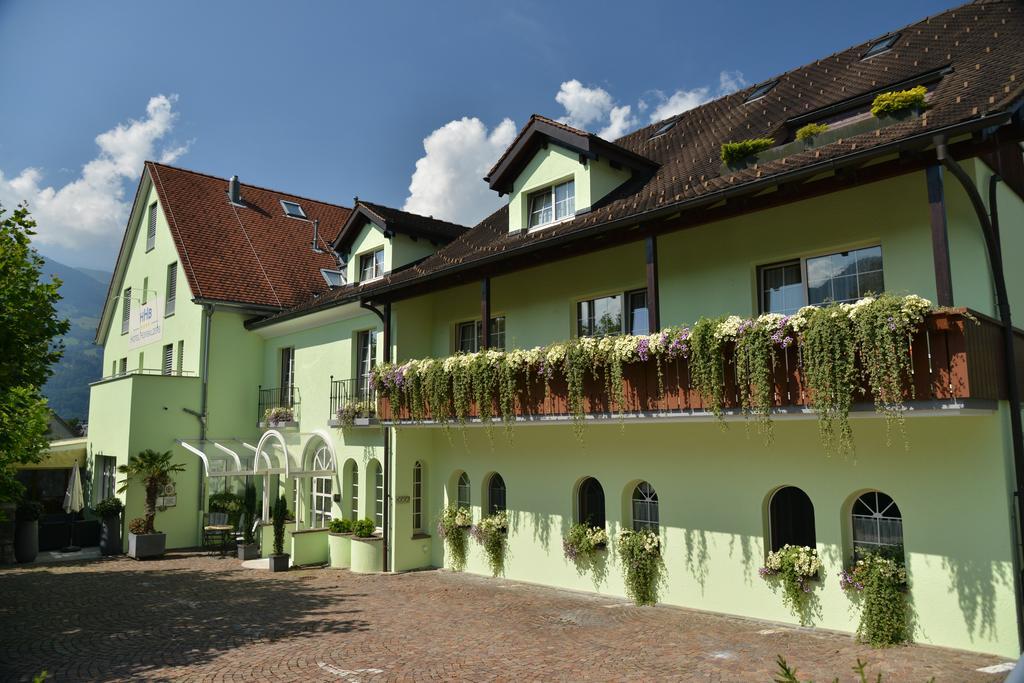 Hotel Hofbalzers Екстериор снимка