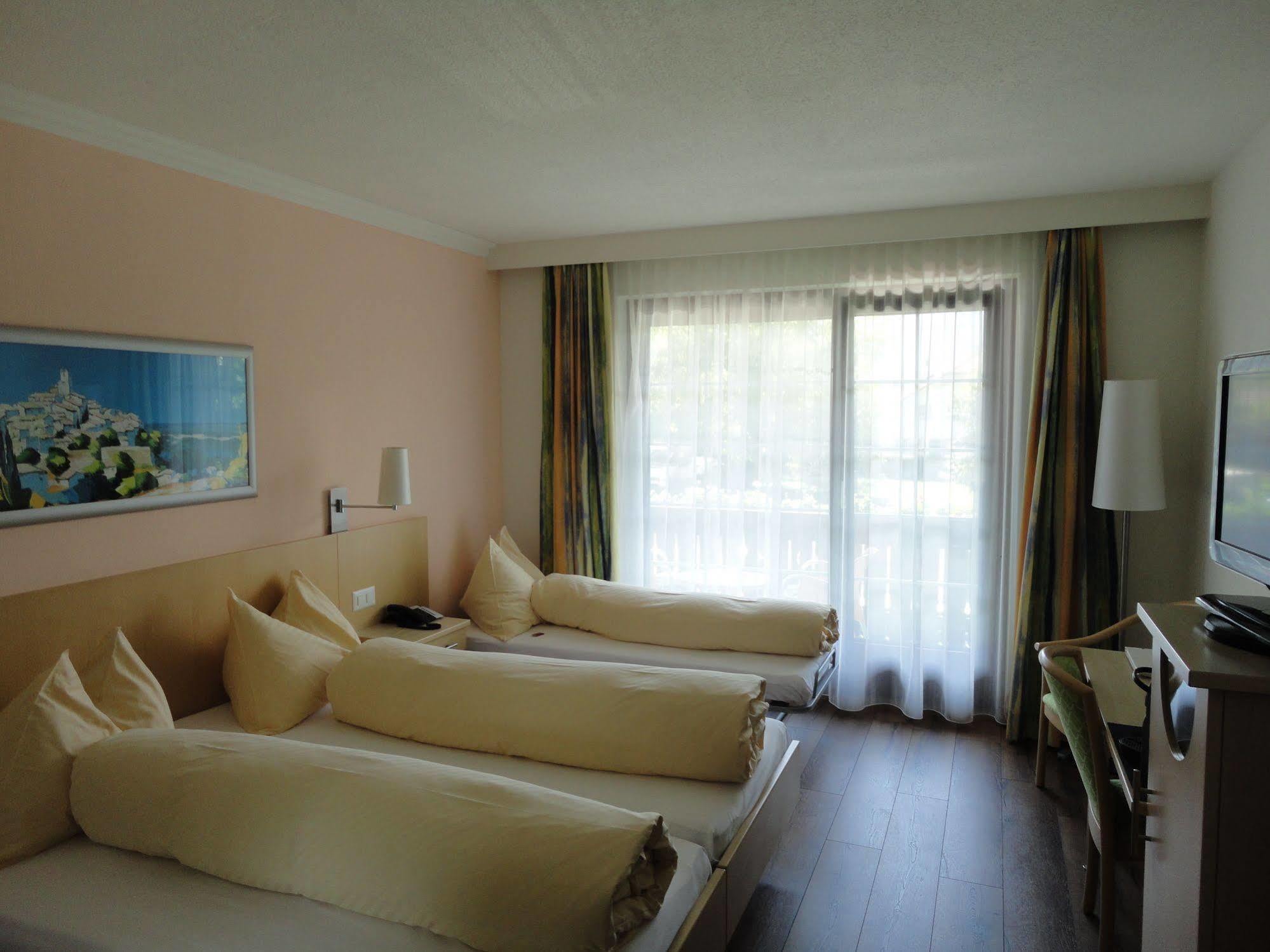 Hotel Hofbalzers Екстериор снимка