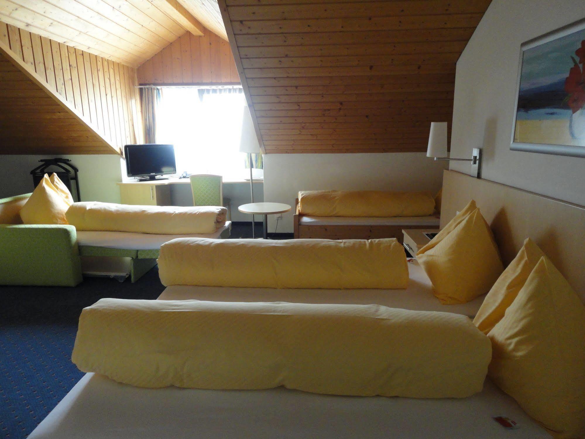 Hotel Hofbalzers Екстериор снимка