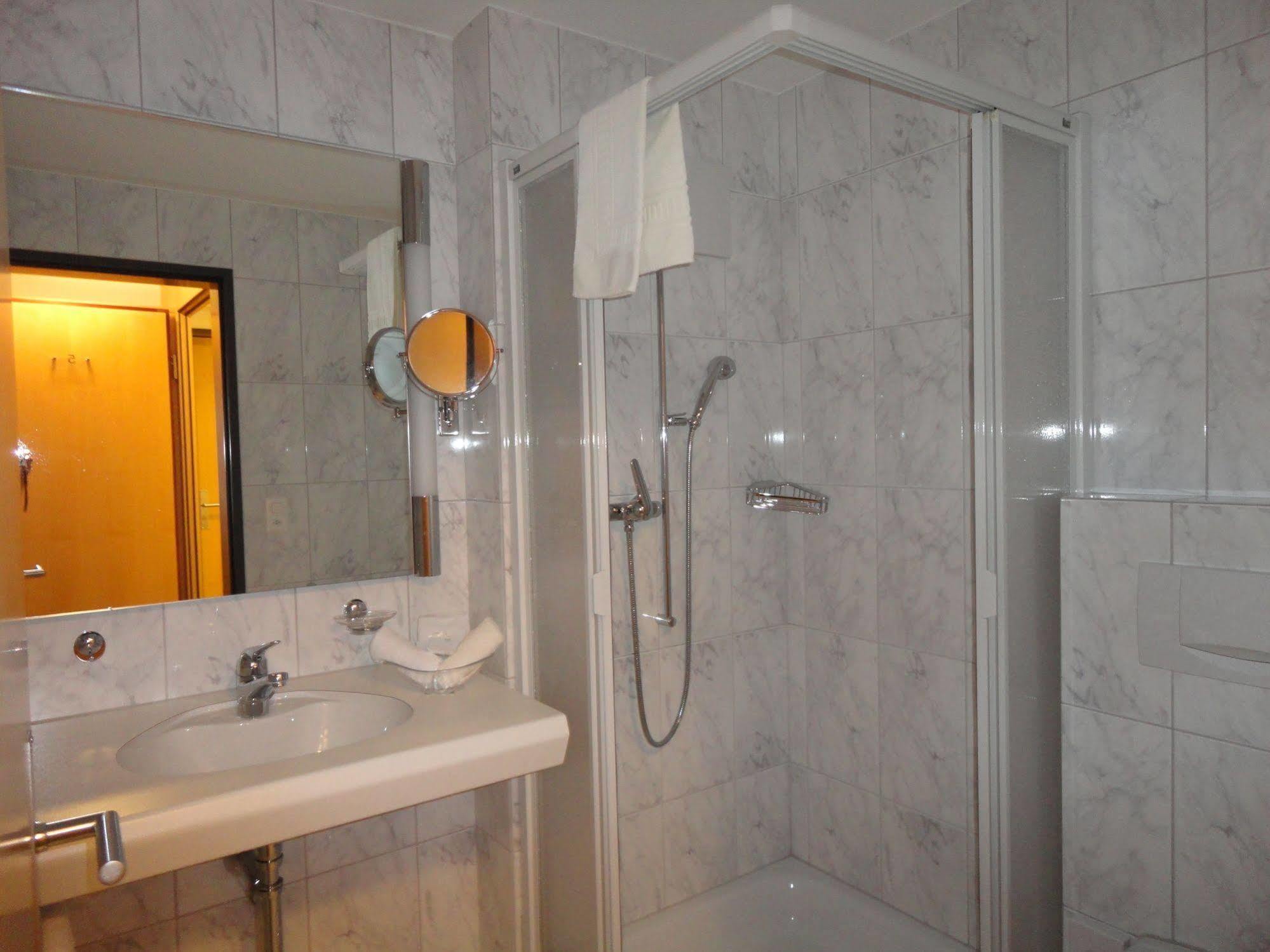 Hotel Hofbalzers Екстериор снимка