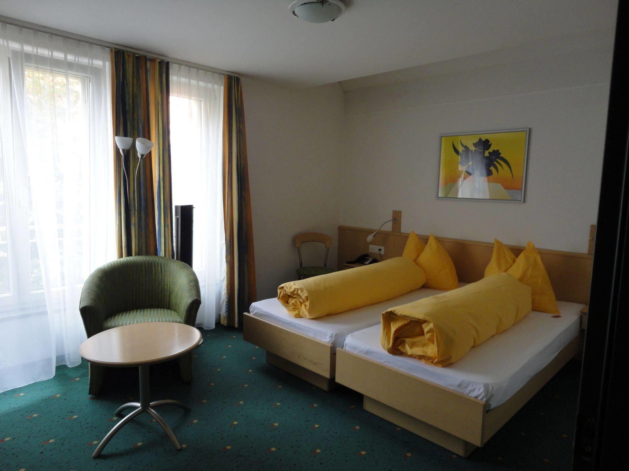 Hotel Hofbalzers Екстериор снимка