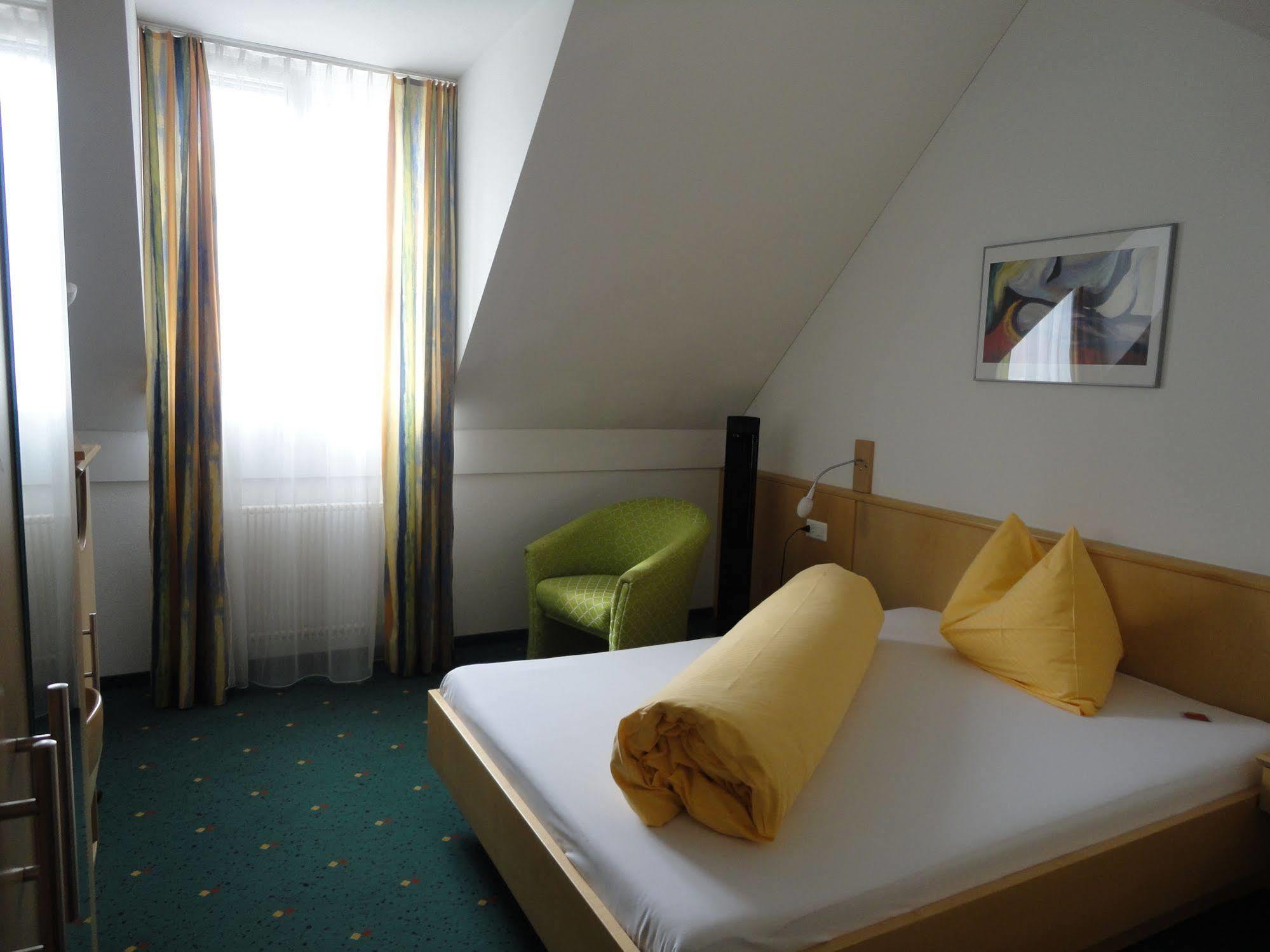 Hotel Hofbalzers Екстериор снимка