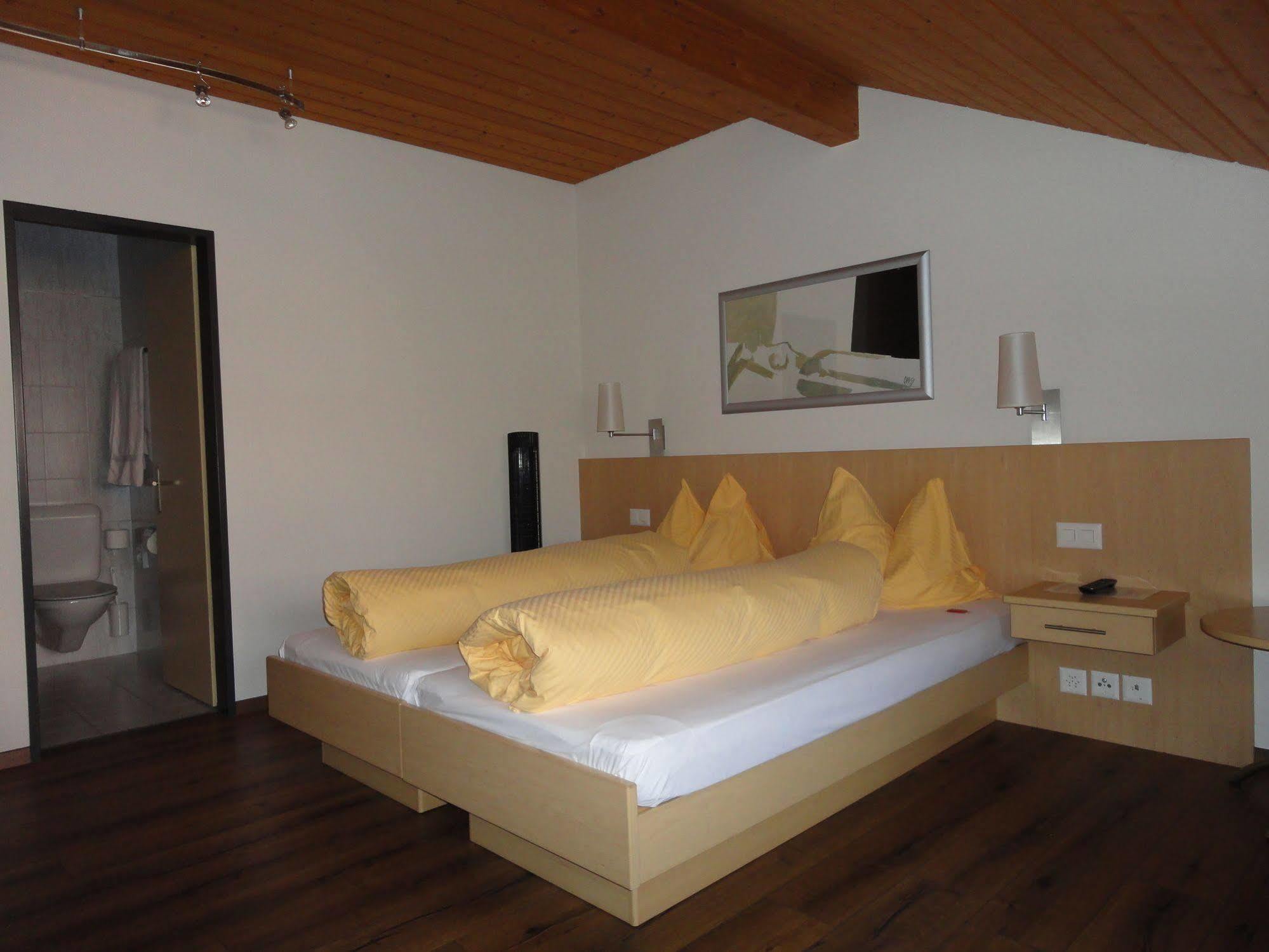 Hotel Hofbalzers Екстериор снимка
